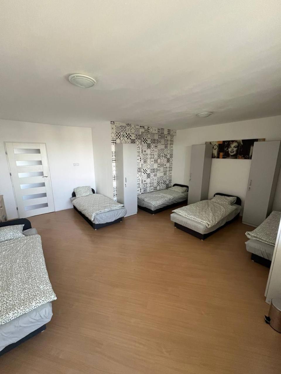 Hostel „U Sashka” Warszawa Zewnętrze zdjęcie